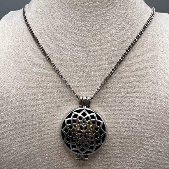 Silver Tone Essential Oil Diffuser Locket - Picture 5 of 10